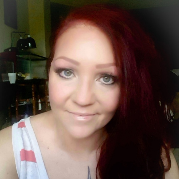 Meet your Posher, Jenn - Picture 1 of 1